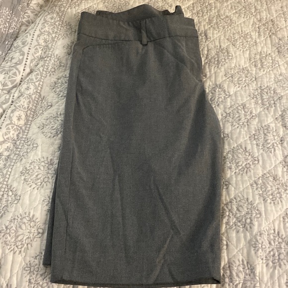Gray Express shorts size 10. - Picture 1 of 3